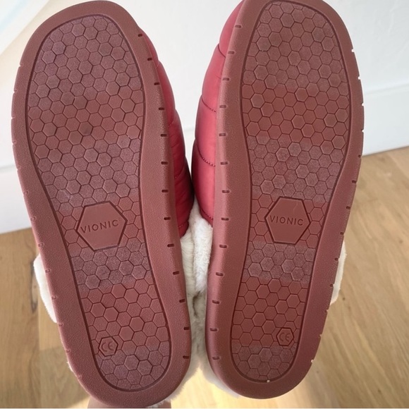 Vionic Josephine Faux Fur Quilted Dusty Cedar Red Puffer Slippers Size 10 - Picture 10 of 11